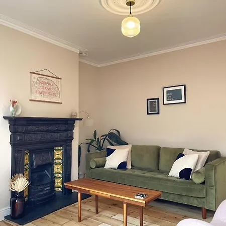 Family Friendly House In Norwich With Parking-2