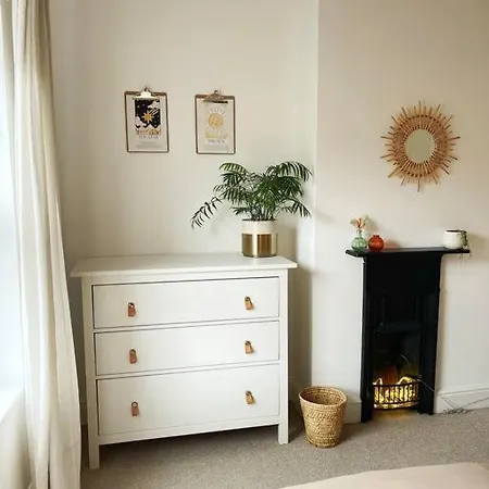 Family Friendly House In Norwich With Parking-3